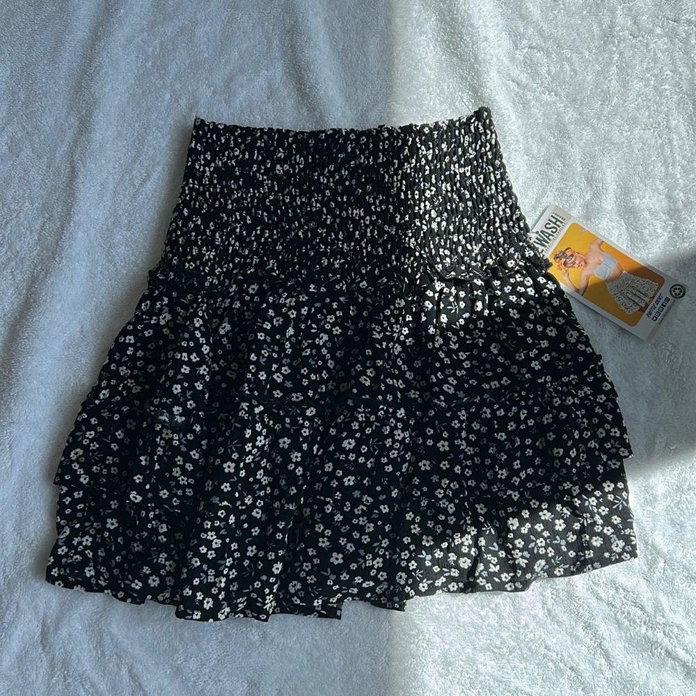 REWASH BRAND FLOWER SKIRT size small